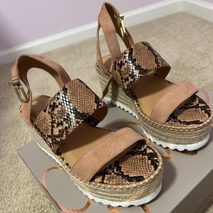 Brand new crown vintage platform sandals